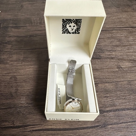 *ANNE KLEIN* Silver x Gold White Dial Women's Mesh Bracelet Watch NWT w/ Box - Picture 3 of 15
